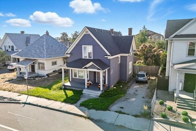 Building Photo - **Coming Soon** 5 Bedroom House Near Gonzaga