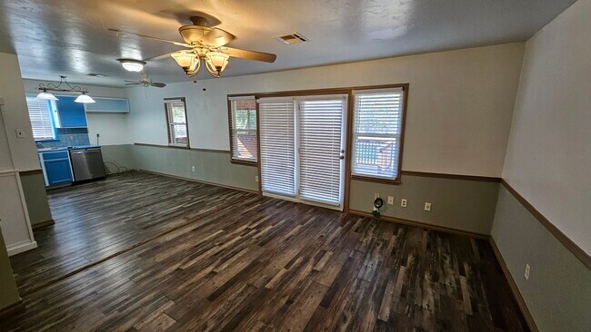 Building Photo - 748 Highland Pkwy