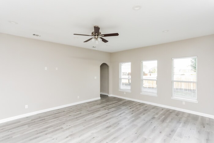 Building Photo - 721 Shady Meadow Ln