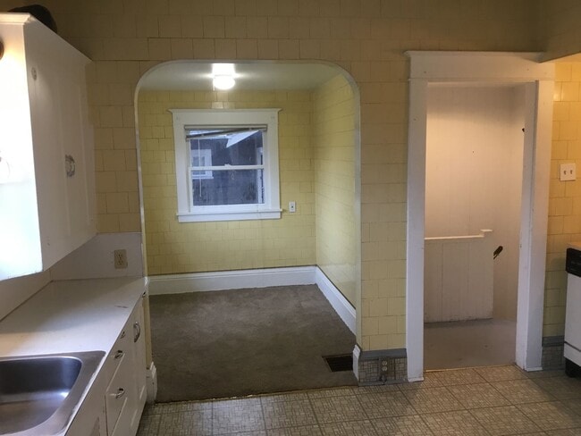 Building Photo - VINTAGE CHARM