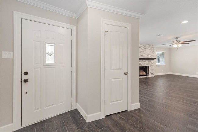 Building Photo - 3827 Linkview Dr