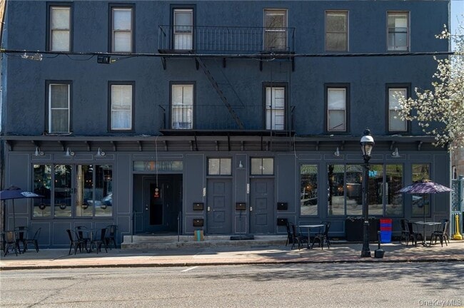 Building Photo - 120 Grand St