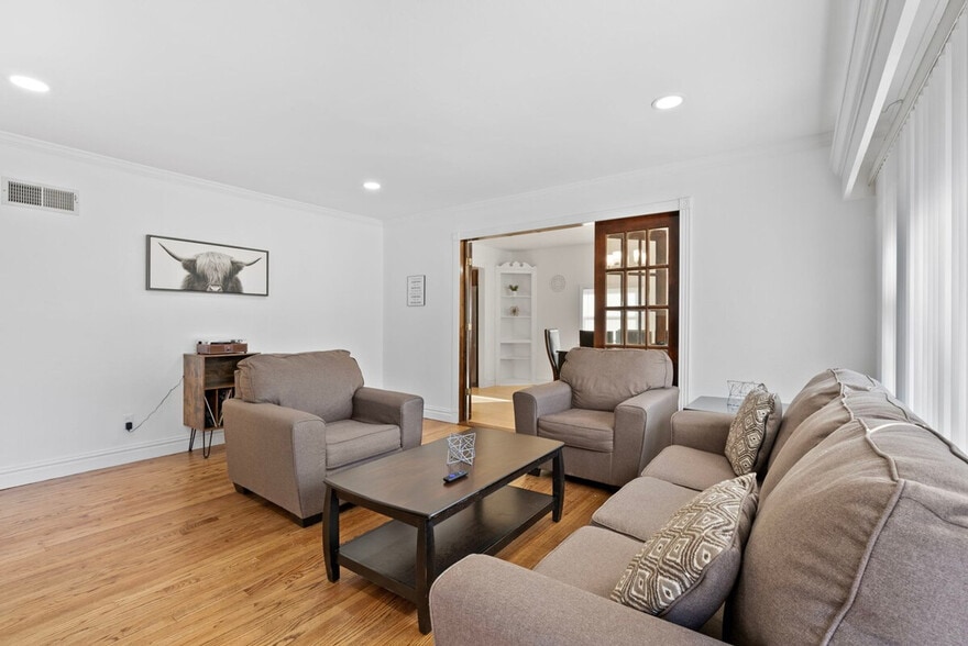 Building Photo - 310 Aubuchon St