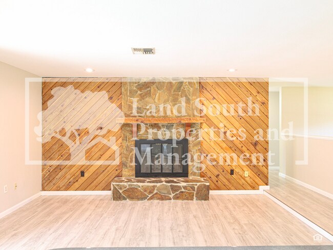 Building Photo - Beautifully Winter Haven Pool Home with Ideal Location