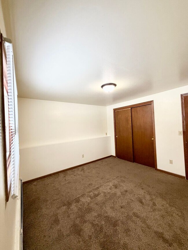 Building Photo - 3243-3243 Wanta Dr