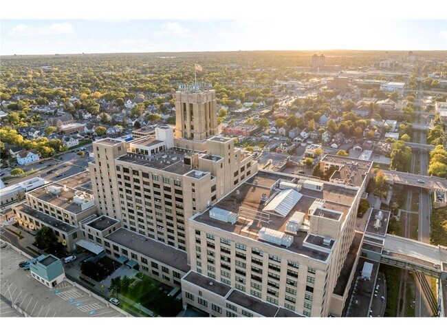 Building Photo - 2929 Chicago Ave