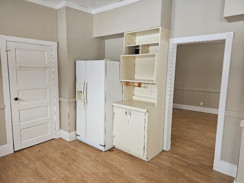 Building Photo - 107 S Hawley St