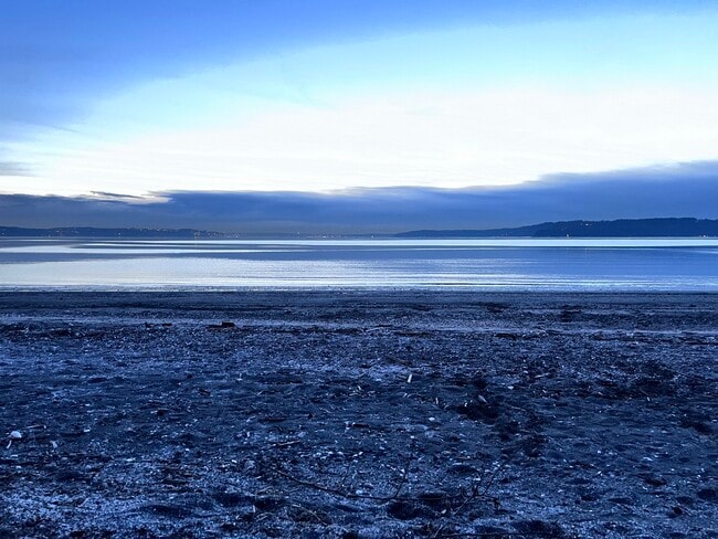 Building Photo - 22985 Marine View Dr S