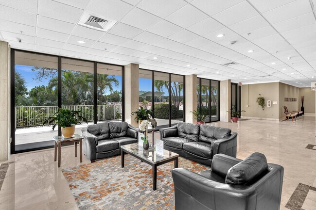 Building Photo - 400 Kings Point Dr