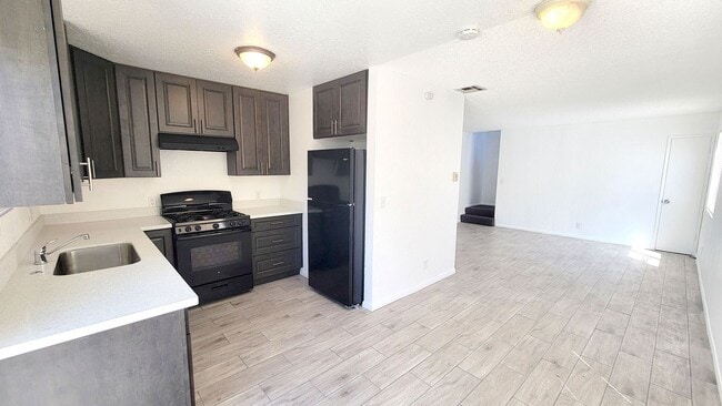 Building Photo - Spacious 3BR Home in Quiet Spring Valley Neighborhood – Bright, Comfortable Living