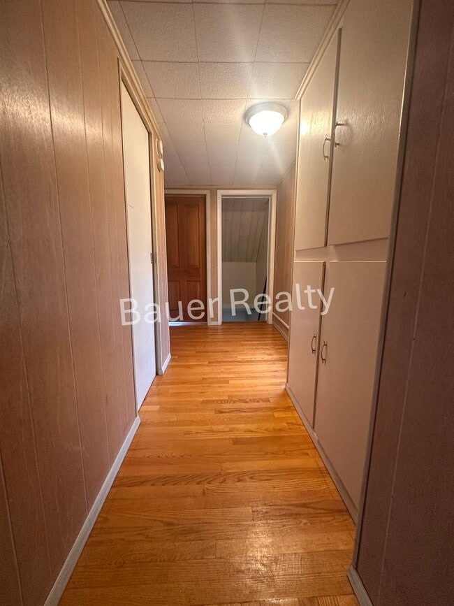 Building Photo - 3 -4 Bedroom Home Near Brookside Park