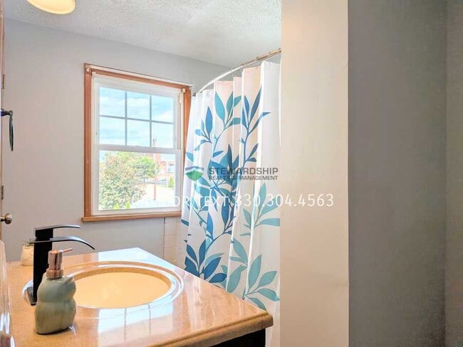 Building Photo - 750 Amherst Rd NE