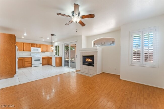 Building Photo - 10412 Shadowland Ave