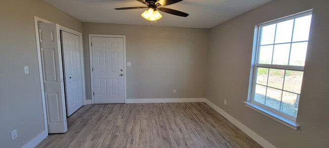 Building Photo - Spacious Two Bedroom home - Country Settin...