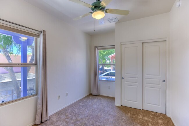 Building Photo - Eastside Barrio Style Home