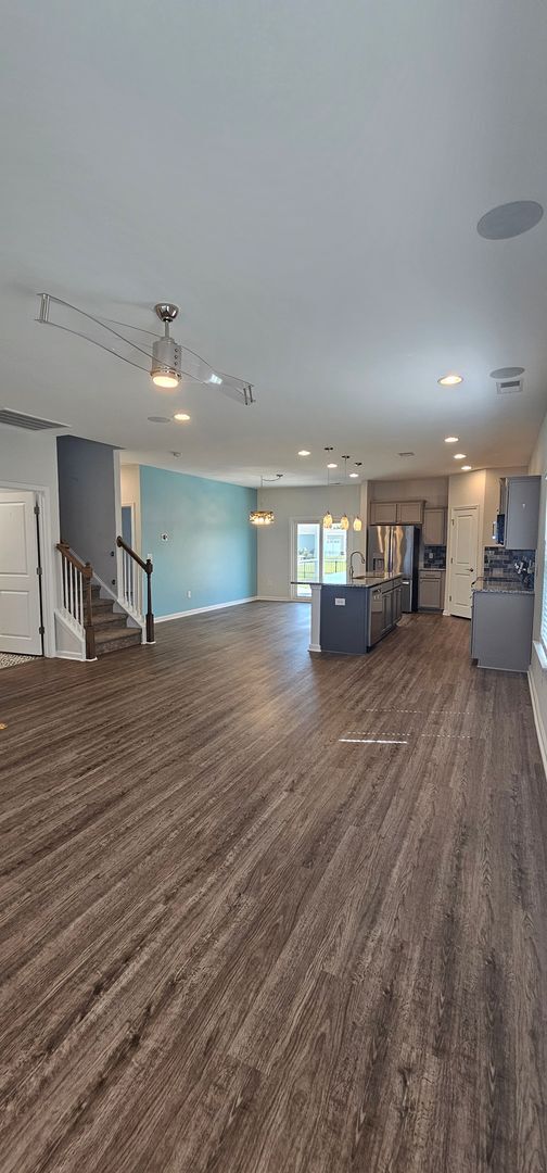 Building Photo - Live where charm meets convenience-Glenmoo...