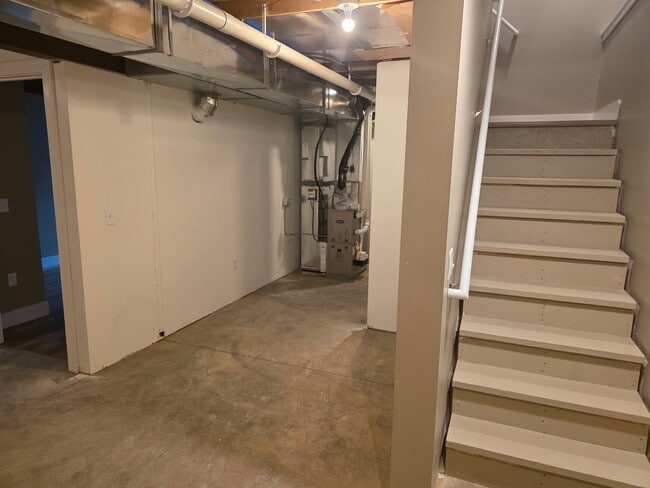 Building Photo - 609 Detroit St