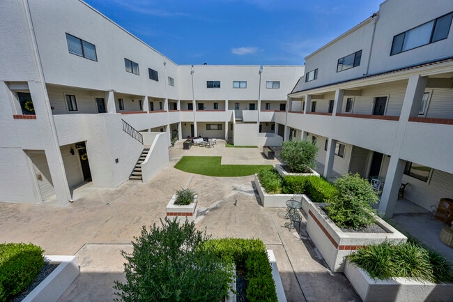 Building Photo - 2605 Enfield Rd