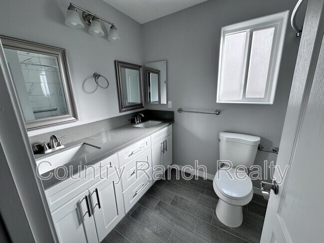 Building Photo - 1632 Shamrock Rd