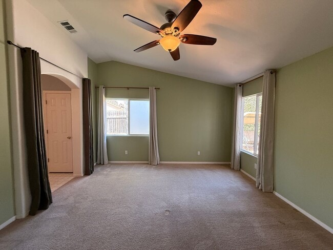 Building Photo - Spacious Single Story 4 Bedroom, 2 Bathroo...