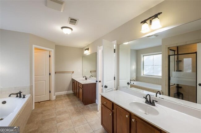 Building Photo - 2707 Silver Hill Terrace SE