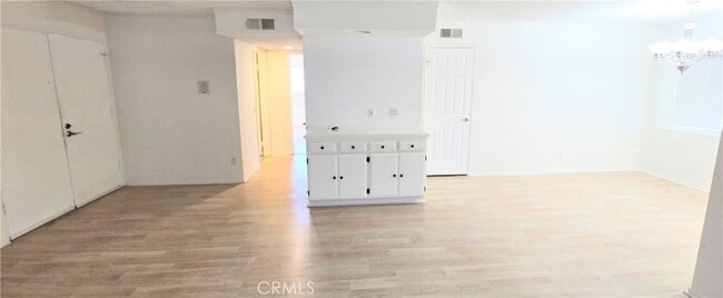 Building Photo - 630 W Dryden St