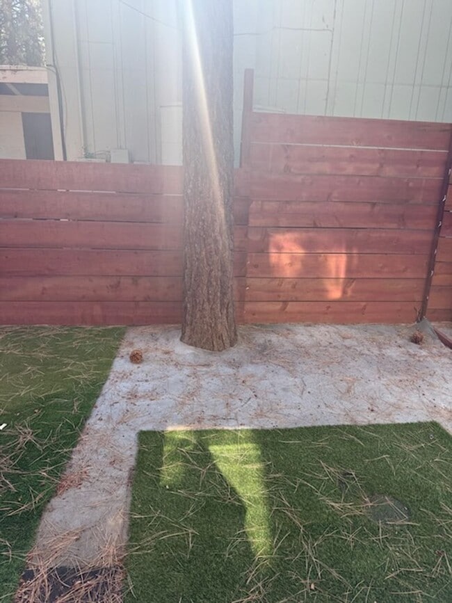 Building Photo - Nicely updated duplex 2Bd unit available s...