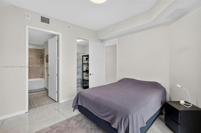 Building Photo - 301 Altara Ave