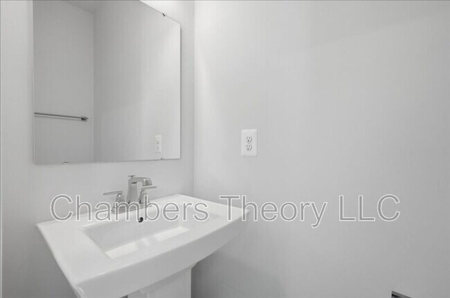 Building Photo - 4322 Ellipse Ter