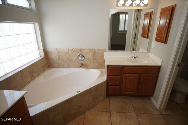 Building Photo - 10932 Acoma St