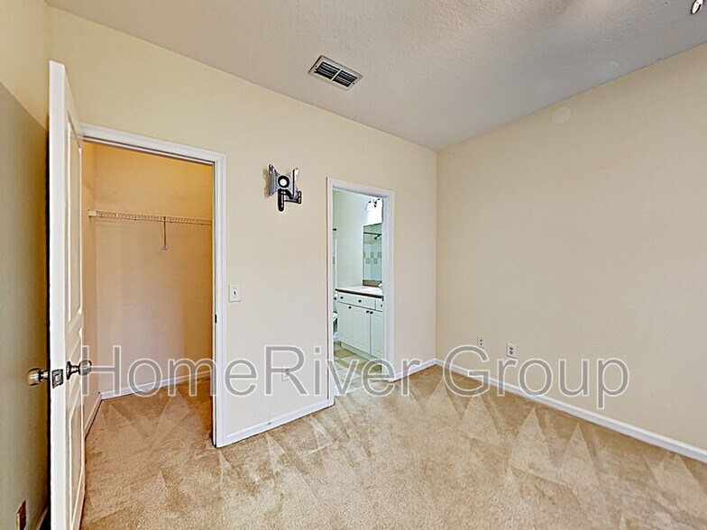 Building Photo - 9304 Crescent Loop Cir
