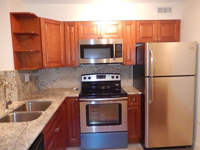 Building Photo - 3017 N Oakland Forest Dr