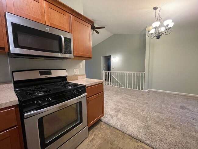 Building Photo - 6770-6772 Pleasantview St NE