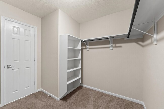 Building Photo - 406 Oak Stream Dr