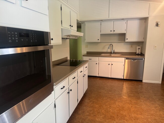 Building Photo - 6835 Paddock Ln