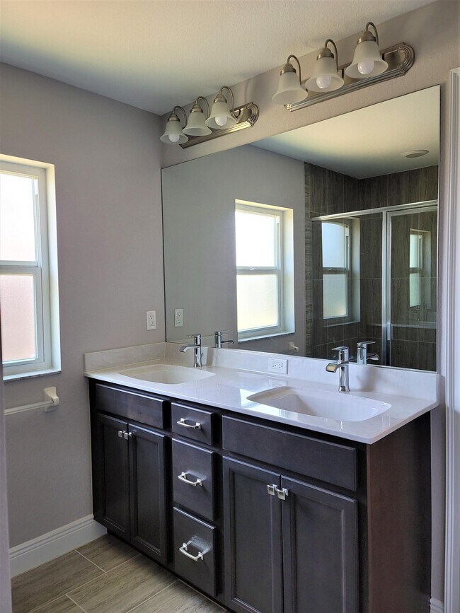 Building Photo - 459 SW Paar Dr