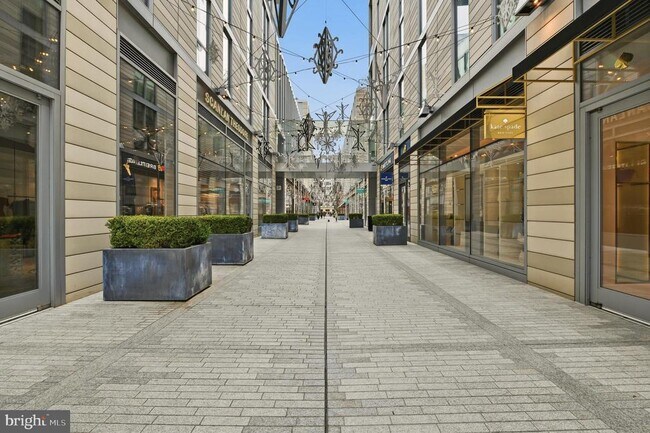 Building Photo - 916 G St NW