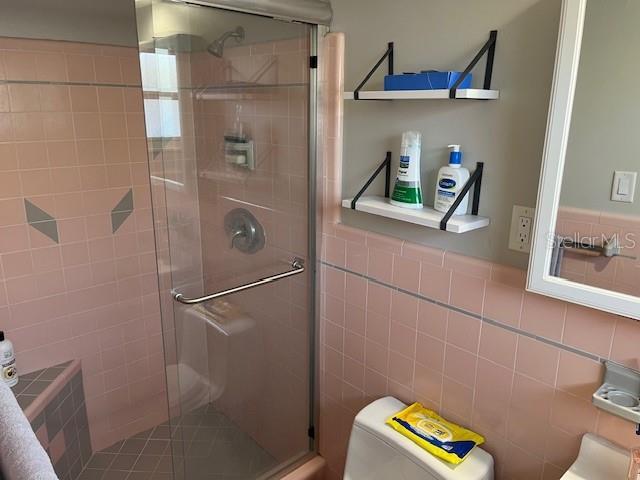 Building Photo - 2220 E Vina Del Mar Blvd