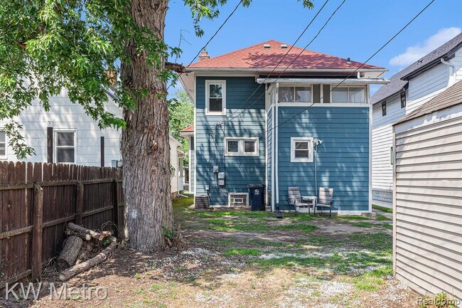 Building Photo - 202 N Washington Ave