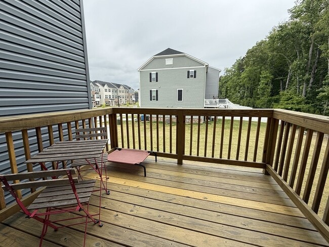 Building Photo - Legacy of Poquoson Townhome.