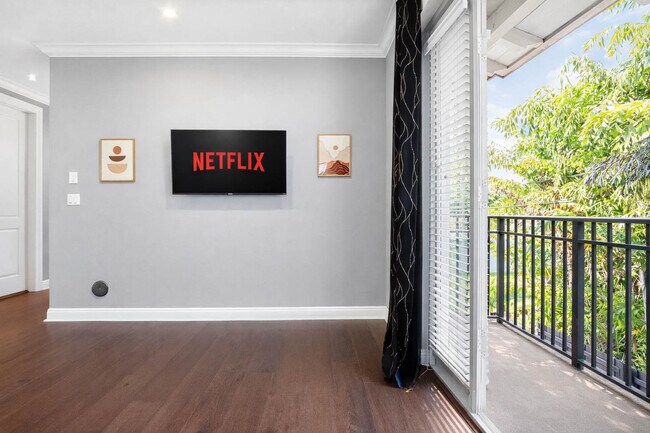 Building Photo - 1705 NE 11th St