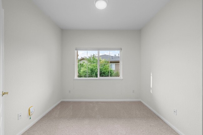 Building Photo - 2125 Calais Dr