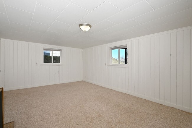 Building Photo - 3 Bedroom Home in Rainer Beach - Beautiful view over Lake Washington