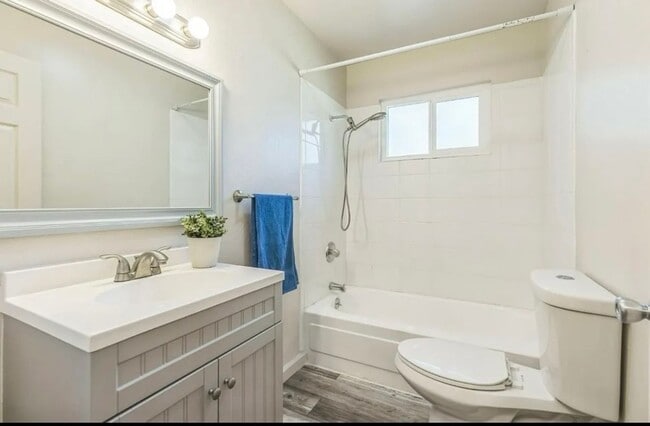 Building Photo - Peaceful Country Living in a Spacious Single-Story Home