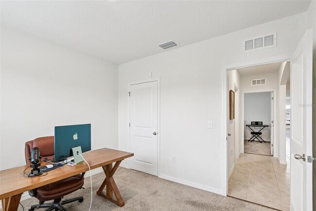 Building Photo - 15825 Mauvewood Ave