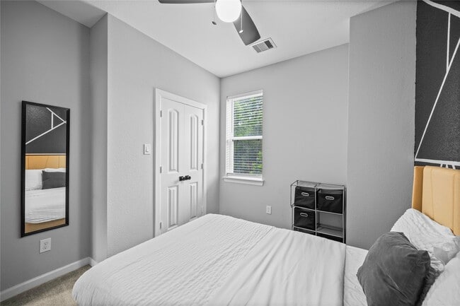 Building Photo - 7422 Mount St