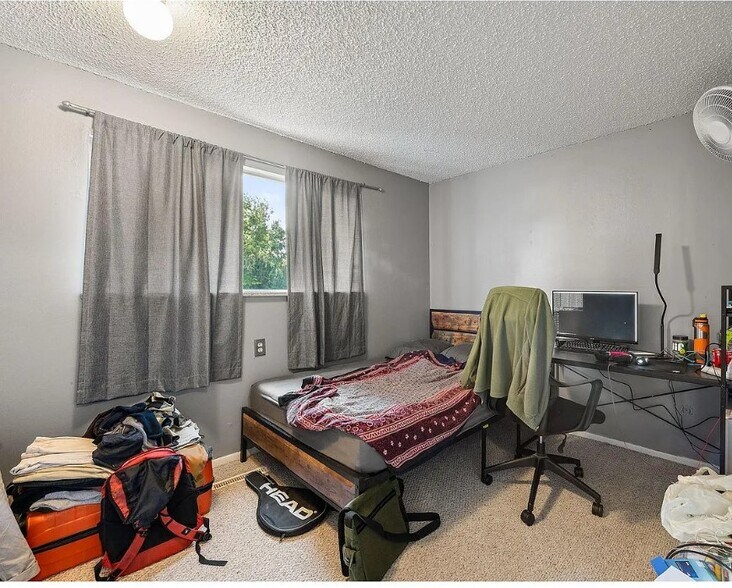 Building Photo - 2633 Sherwood Cir