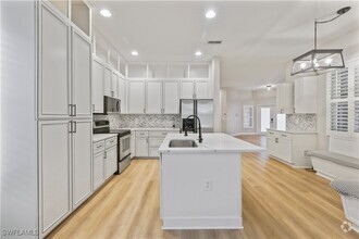 Building Photo - 9149 Spring Mountain Way