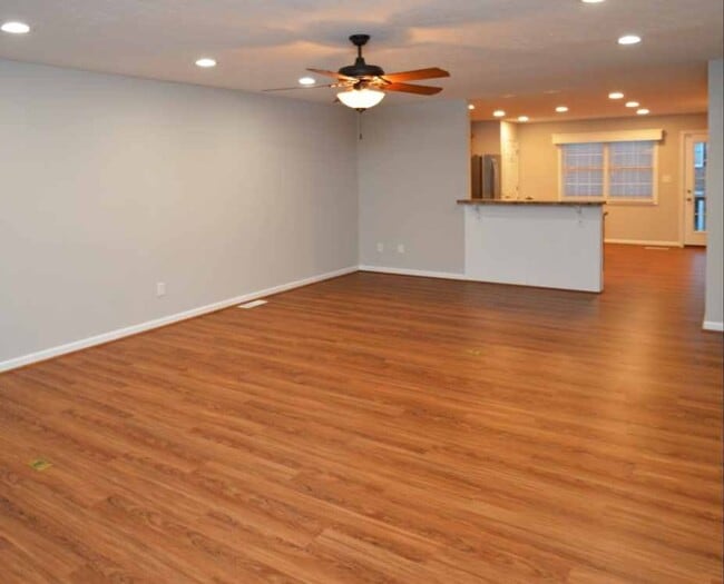 Building Photo - 226 Duncraig Dr