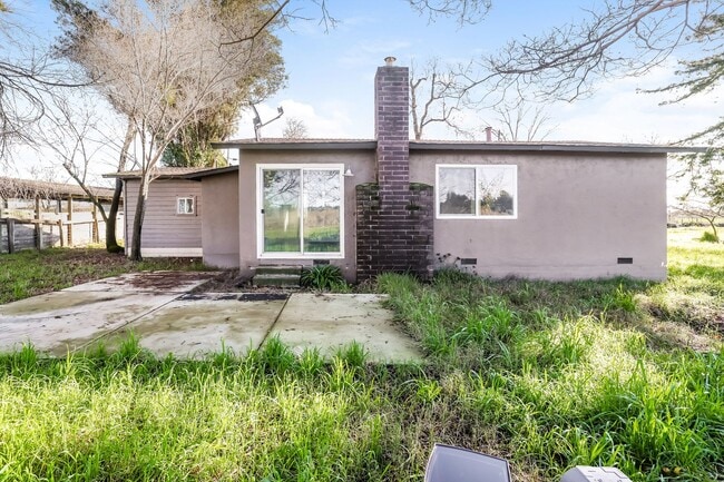 Building Photo - PURE Property Management Presents: 3 Bedroom 2 Bath in Santa Rosa. Water & Sewer Included !